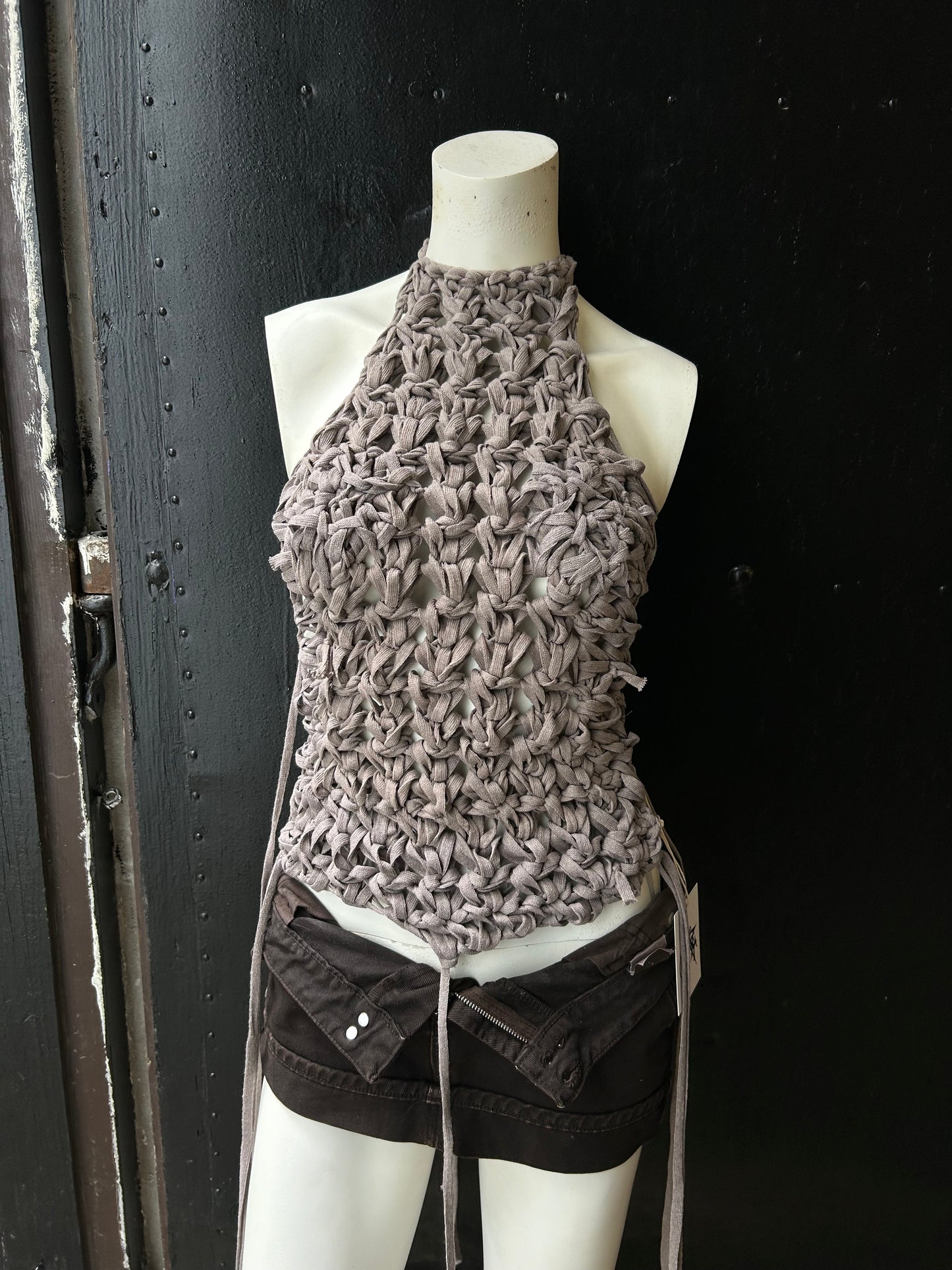 THESS GYRÐIS BACKLESS TOP
