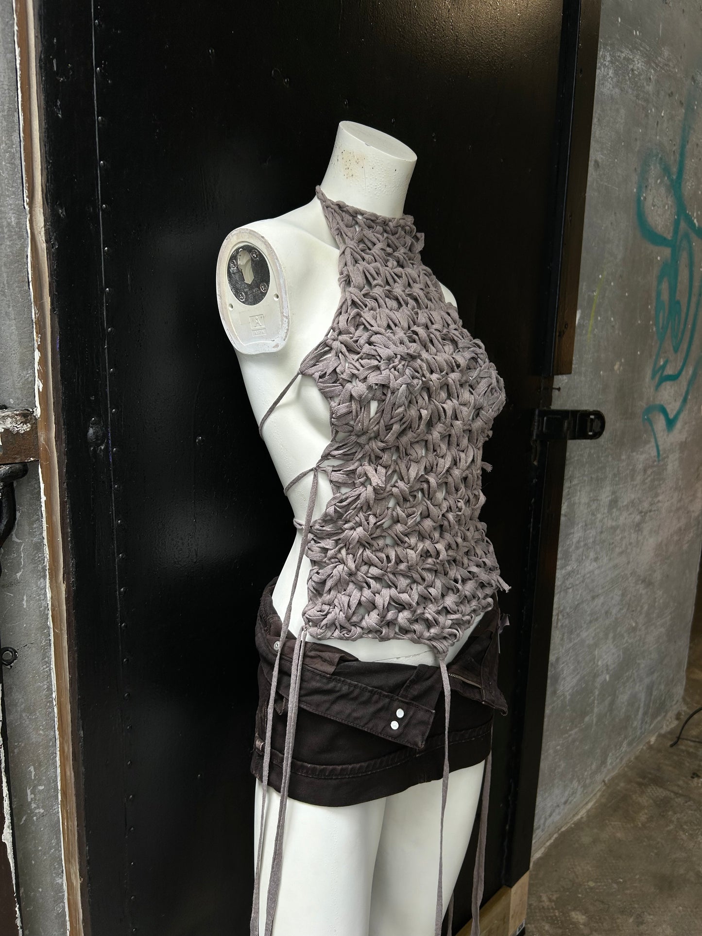 THESS GYRÐIS BACKLESS TOP