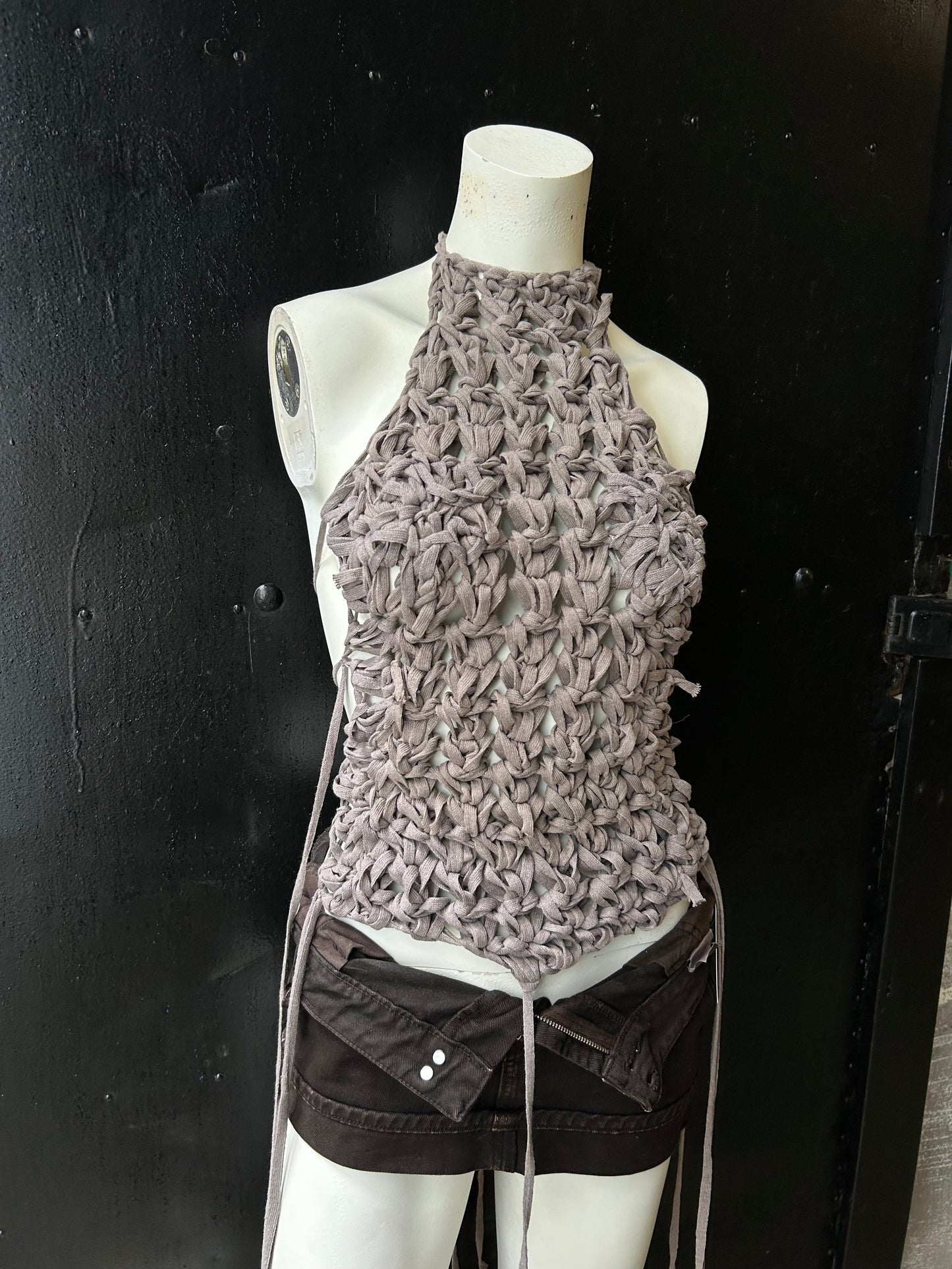 THESS GYRÐIS BACKLESS TOP