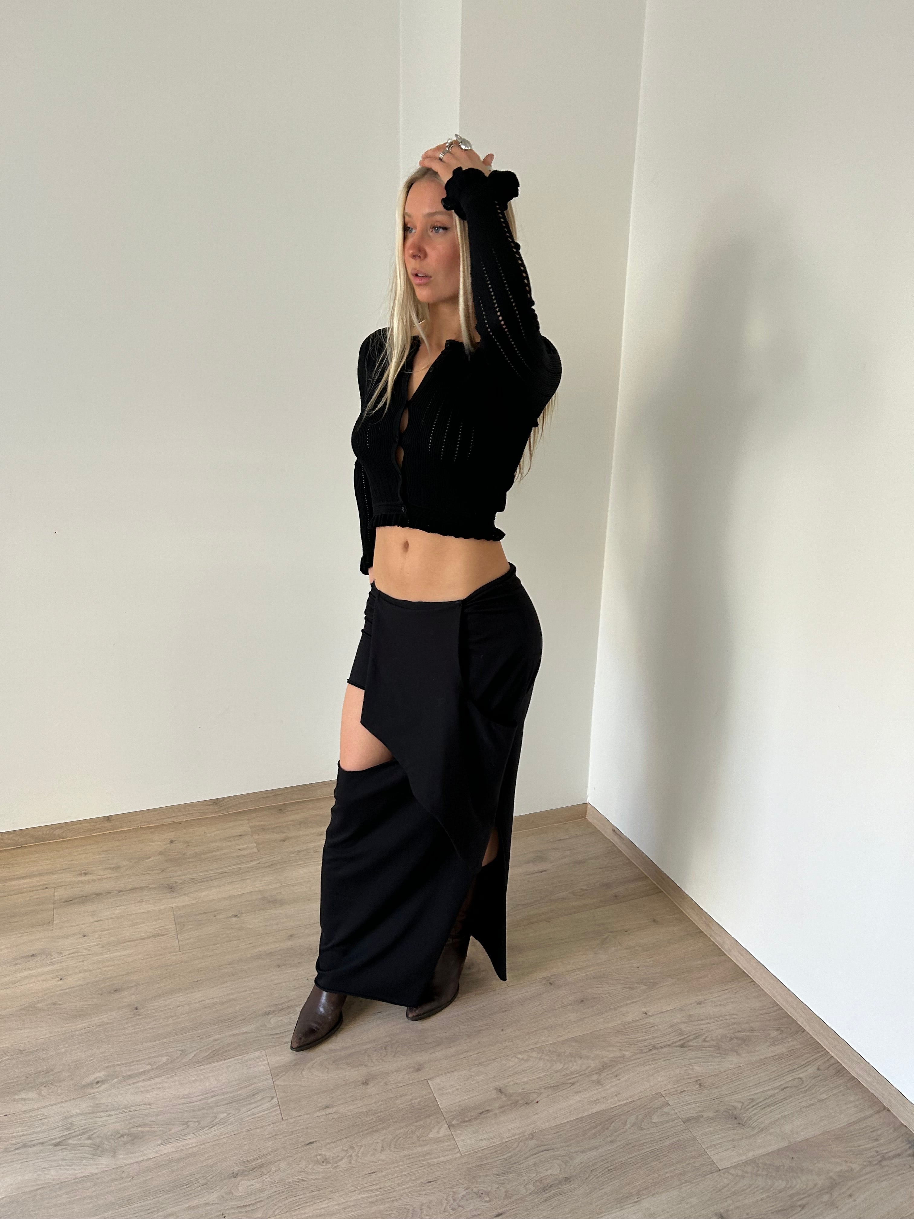 THESS MAXI SKIRT IN BLACK