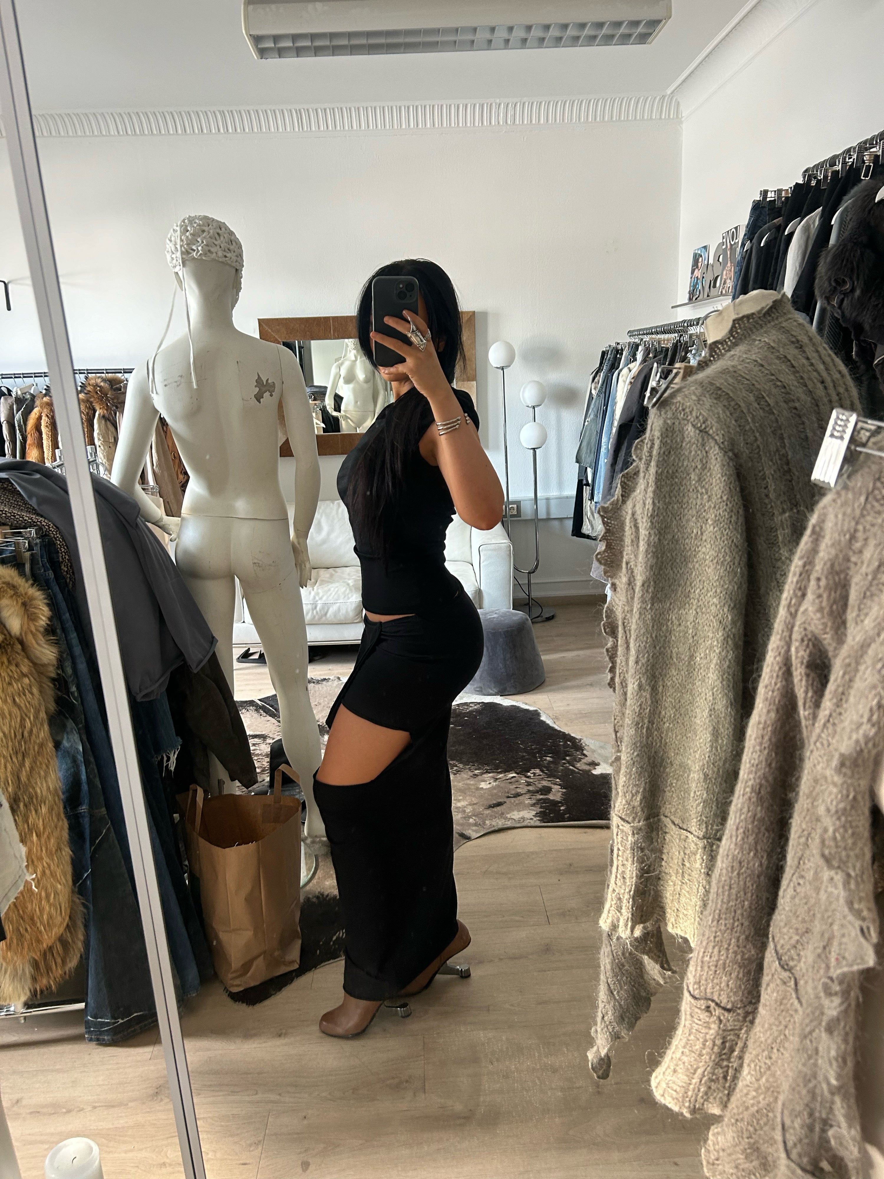 THESS MAXI SKIRT IN BLACK