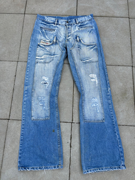 DISTRESSED DIESEL JEANS