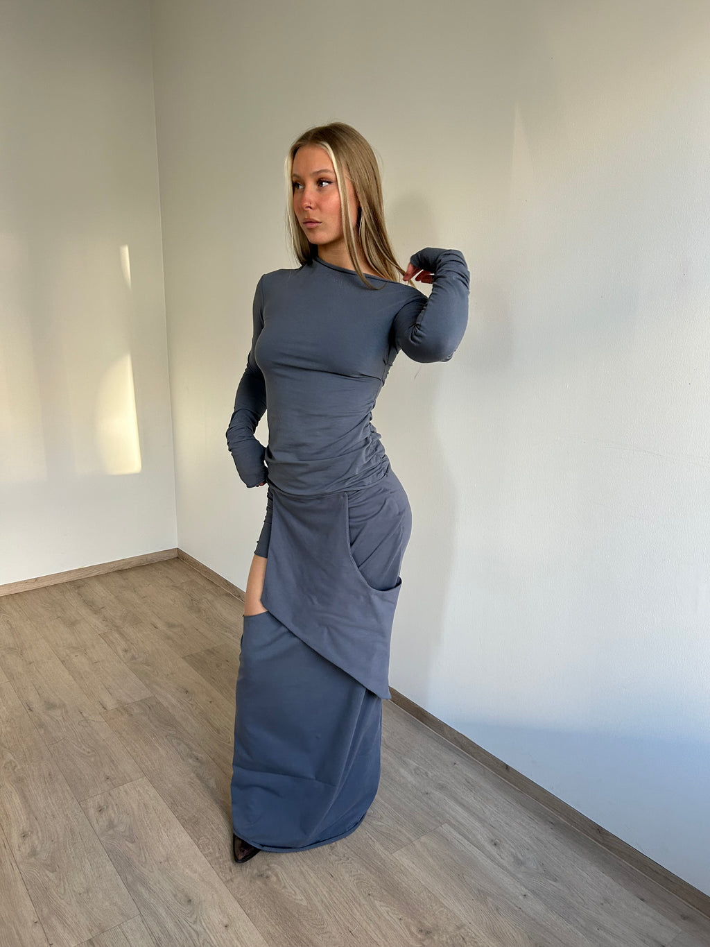 THESS MAXI SKIRT IN GREY